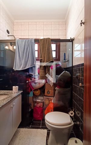 Casa de condomínio para alugar com 400m², 4 quartos e 4 vagas Casa de condomínio para alugar com 400m², 4 quartos e 4 vagasBanheiro social