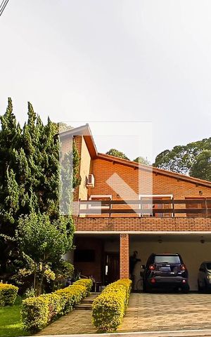 Casa de condomínio para alugar com 400m², 4 quartos e 4 vagas Casa de condomínio para alugar com 400m², 4 quartos e 4 vagasFachada