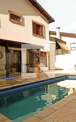 Casa de condomínio para alugar com 400m², 4 quartos e 4 vagas Casa de condomínio para alugar com 400m², 4 quartos e 4 vagasPiscina e área gourmet
