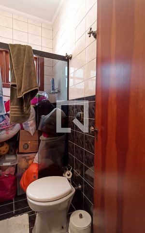 Casa de condomínio para alugar com 400m², 4 quartos e 4 vagas Casa de condomínio para alugar com 400m², 4 quartos e 4 vagasBanheiro social