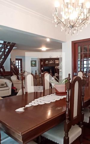 Casa de condomínio para alugar com 400m², 4 quartos e 4 vagas Casa de condomínio para alugar com 400m², 4 quartos e 4 vagasSala de jantar