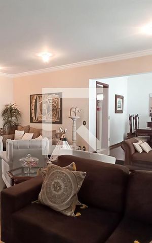 Casa de condomínio para alugar com 400m², 4 quartos e 4 vagas Casa de condomínio para alugar com 400m², 4 quartos e 4 vagasSala de estar