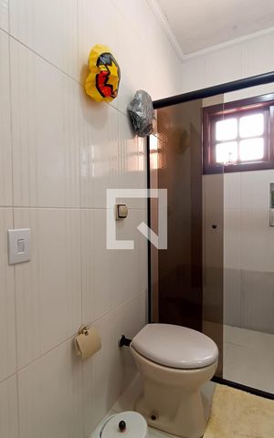 Casa de condomínio para alugar com 400m², 4 quartos e 4 vagas Casa de condomínio para alugar com 400m², 4 quartos e 4 vagasBanheiro suíte