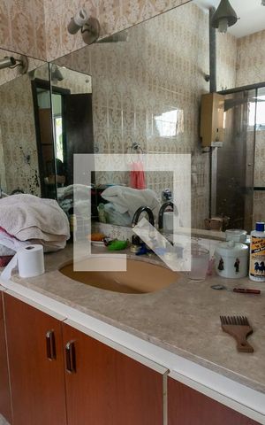 Casa à venda com 300m², 3 quartos e 3 vagas Casa à venda com 300m², 3 quartos e 3 vagasBanheiro da Suíte 2