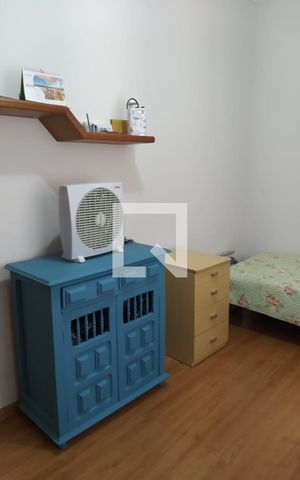 Casa à venda com 168m², 3 quartos e 3 vagas Casa à venda com 168m², 3 quartos e 3 vagasQuarto