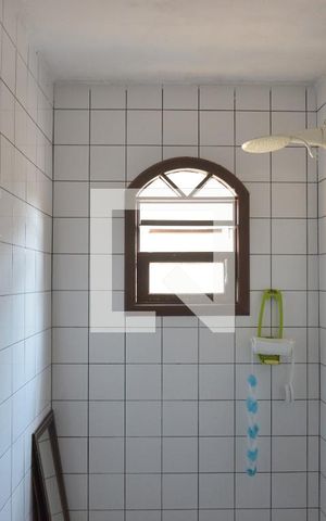 Casa à venda com 129m², 3 quartos e 2 vagasBanheiro Social