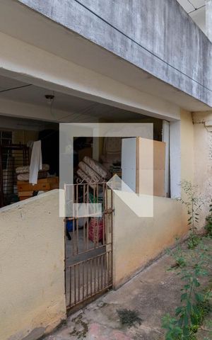 Casa à venda com 180m², 5 quartos e 1 vaga Casa à venda com 180m², 5 quartos e 1 vagaQuintal dos Fundos