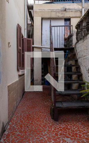 Casa à venda com 180m², 5 quartos e 1 vaga Casa à venda com 180m², 5 quartos e 1 vagaEscada