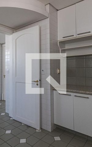 Apartamento à venda com 384m², 3 quartos e 4 vagas Apartamento à venda com 384m², 3 quartos e 4 vagasArea de serviço