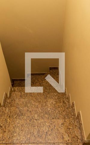 Casa à venda com 225m², 4 quartos e 2 vagasEscada