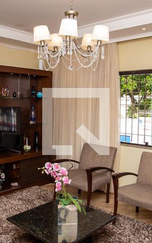 Casa à venda com 225m², 4 quartos e 2 vagasSala de Estar