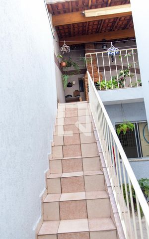Casa à venda com 225m², 4 quartos e 2 vagasEscada