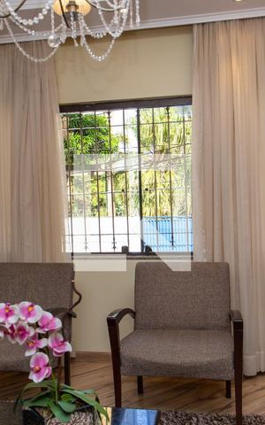 Casa à venda com 225m², 4 quartos e 2 vagasSala de Estar
