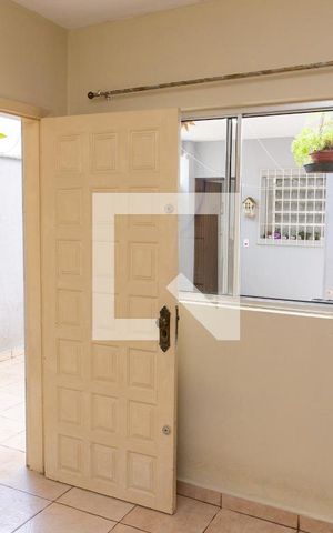 Casa à venda com 225m², 4 quartos e 2 vagasQuarto Serviço - Suíte