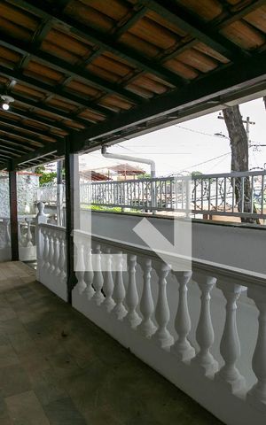 Casa à venda com 360m², 3 quartos e 1 vaga Casa à venda com 360m², 3 quartos e 1 vagaVaranda