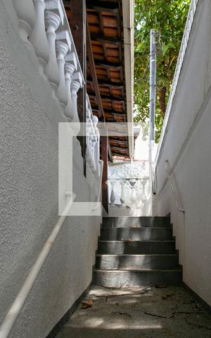 Casa à venda com 360m², 3 quartos e 1 vaga Casa à venda com 360m², 3 quartos e 1 vagaEscada