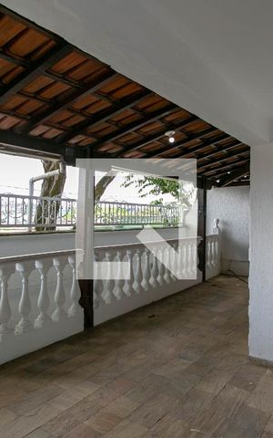 Casa à venda com 360m², 3 quartos e 1 vaga Casa à venda com 360m², 3 quartos e 1 vagaVaranda
