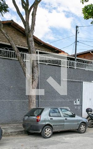 Casa à venda com 360m², 3 quartos e 1 vaga Casa à venda com 360m², 3 quartos e 1 vagaFachada