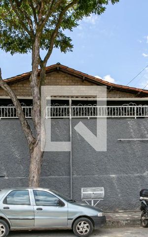 Casa à venda com 360m², 3 quartos e 1 vaga Casa à venda com 360m², 3 quartos e 1 vagaFachada