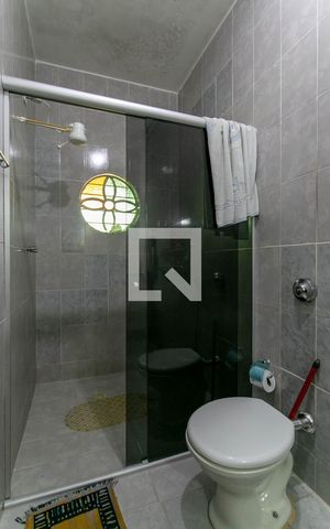 Casa à venda com 360m², 3 quartos e 1 vaga Casa à venda com 360m², 3 quartos e 1 vagaBanheiro da Suíte