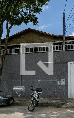 Casa à venda com 360m², 3 quartos e 1 vaga Casa à venda com 360m², 3 quartos e 1 vagaFachada