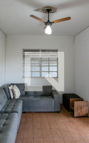 Casa à venda com 360m², 3 quartos e 1 vaga Casa à venda com 360m², 3 quartos e 1 vagaSala