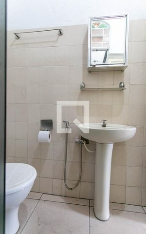 Casa à venda com 360m², 3 quartos e 1 vaga Casa à venda com 360m², 3 quartos e 1 vagaBarracão - Banheiro