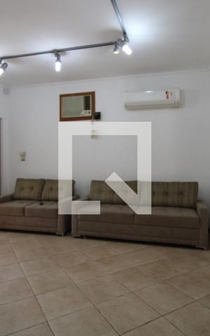 Casa à venda com 412m², 4 quartos e 5 vagasSala