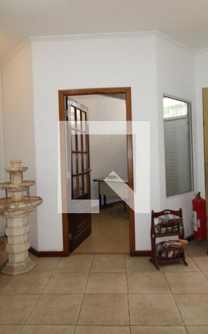 Casa à venda com 412m², 4 quartos e 5 vagasSala