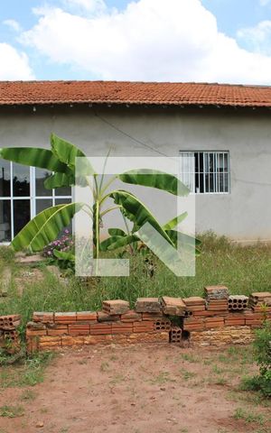 Casa à venda com 600m², 6 quartos e 1 vaga Casa à venda com 600m², 6 quartos e 1 vagaFachada
