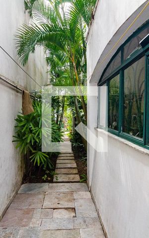 Casa para alugar com 400m², 4 quartos e 4 vagas Casa para alugar com 400m², 4 quartos e 4 vagasCorredor Lateral