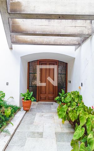 Casa para alugar com 400m², 4 quartos e 4 vagas Casa para alugar com 400m², 4 quartos e 4 vagasGaragem