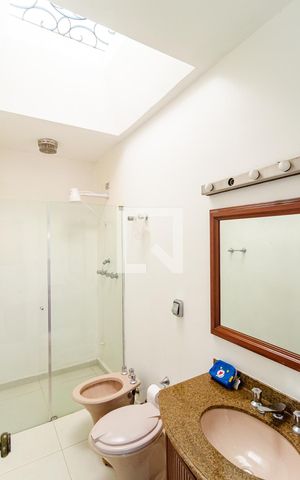 Casa para alugar com 400m², 4 quartos e 4 vagas Casa para alugar com 400m², 4 quartos e 4 vagasBanheiro da Suíte 4