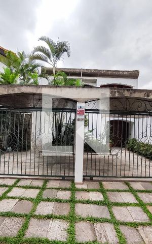 Casa para alugar com 400m², 4 quartos e 4 vagas Casa para alugar com 400m², 4 quartos e 4 vagasFachada