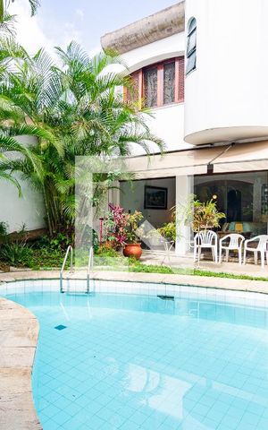 Casa para alugar com 400m², 4 quartos e 4 vagas Casa para alugar com 400m², 4 quartos e 4 vagasPiscina