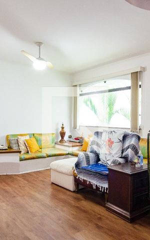 Casa para alugar com 400m², 4 quartos e 4 vagas Casa para alugar com 400m², 4 quartos e 4 vagasHall dos Quartos