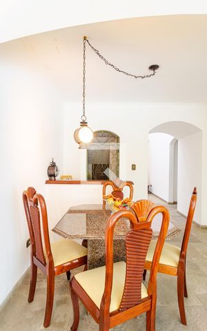 Casa para alugar com 400m², 4 quartos e 4 vagas Casa para alugar com 400m², 4 quartos e 4 vagasSala de Jantar