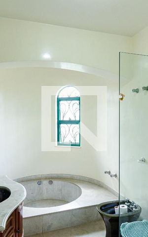 Casa para alugar com 400m², 4 quartos e 4 vagas Casa para alugar com 400m², 4 quartos e 4 vagasBanheiro da Suíte 1