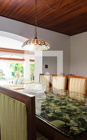 Casa para alugar com 400m², 4 quartos e 4 vagas Casa para alugar com 400m², 4 quartos e 4 vagasSala