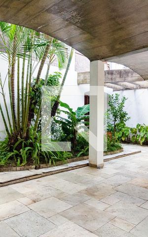 Casa para alugar com 400m², 4 quartos e 4 vagas Casa para alugar com 400m², 4 quartos e 4 vagasGaragem