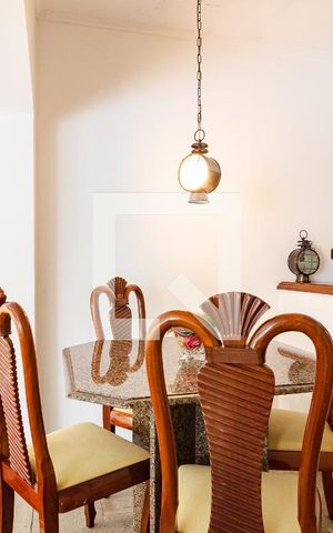 Casa para alugar com 400m², 4 quartos e 4 vagas Casa para alugar com 400m², 4 quartos e 4 vagasSala de Jantar