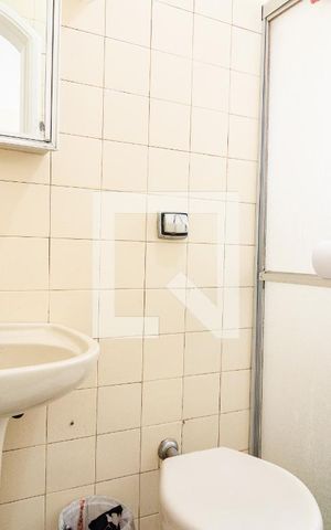 Casa para alugar com 400m², 4 quartos e 4 vagas Casa para alugar com 400m², 4 quartos e 4 vagasBanheiro de Serviço