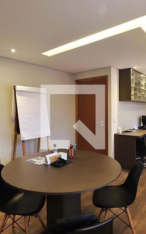 Casa à venda com 316m², 3 quartos e 6 vagasEscritório
