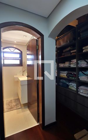 Casa à venda com 316m², 3 quartos e 6 vagasCloset