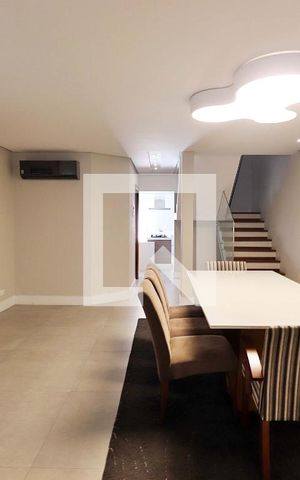 Casa à venda com 316m², 3 quartos e 6 vagasSala