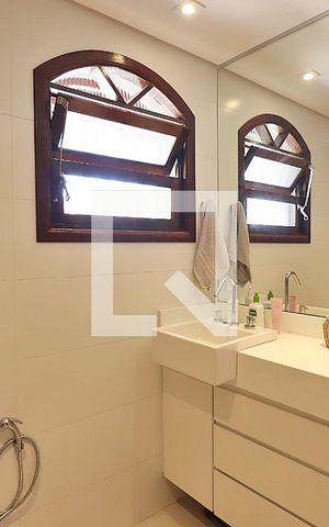 Casa à venda com 316m², 3 quartos e 6 vagasBanheiro da Suíte