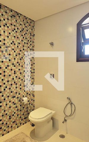 Casa à venda com 316m², 3 quartos e 6 vagasBanheiro da Suíte