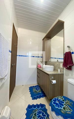 Casa à venda com 130m², 4 quartos e 2 vagasBanheiro