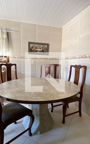 Casa à venda com 130m², 4 quartos e 2 vagasMesa de Jantar