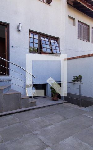 Casa de condomínio à venda com 174m², 4 quartos e 3 vagas Casa de condomínio à venda com 174m², 4 quartos e 3 vagasÁrea Externa